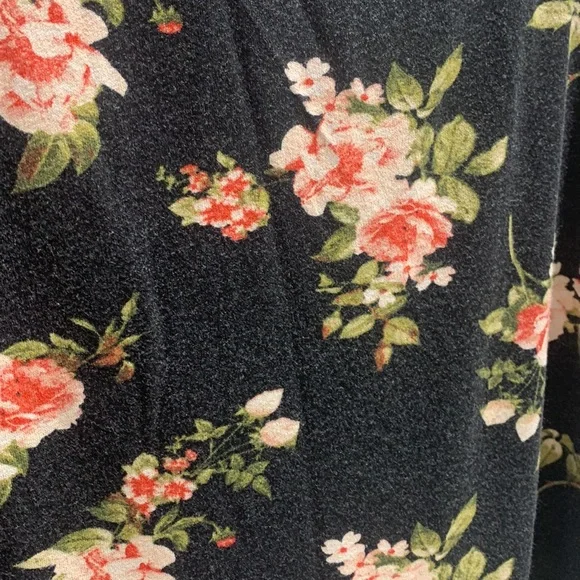 Rue 21 black floral sleeveless tshirt with sheer panel size Large - Picture 5 of 5